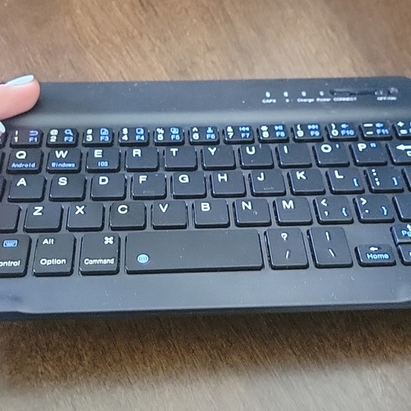 Ipad or tablet blutooth keyboard - Picture 5 of 6